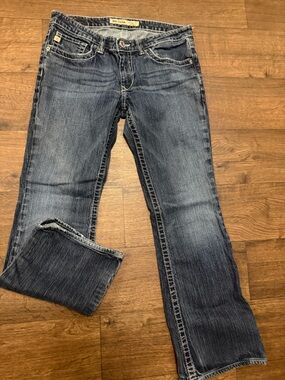 Big Star women’s jeansClassic Dark Blue Washed Jeans waist is 29 length is 28